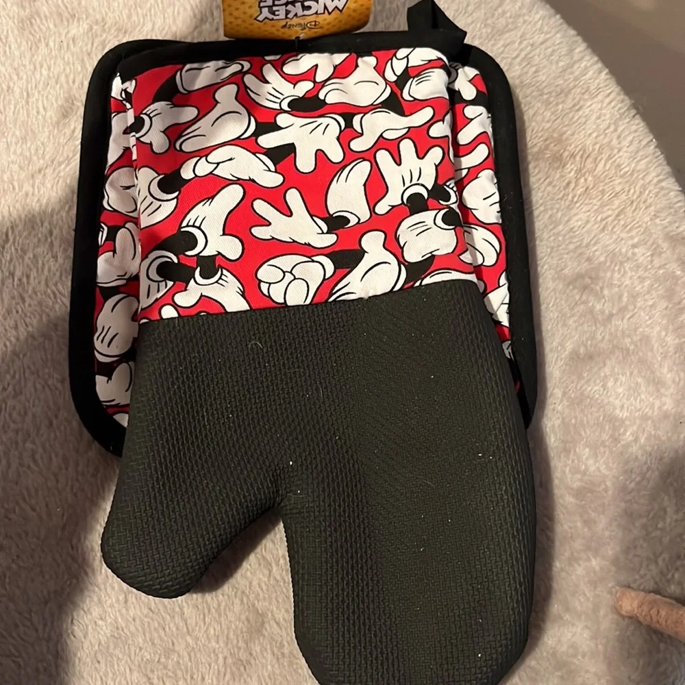 Disney Mickey Mouse oven mitt and pot holder